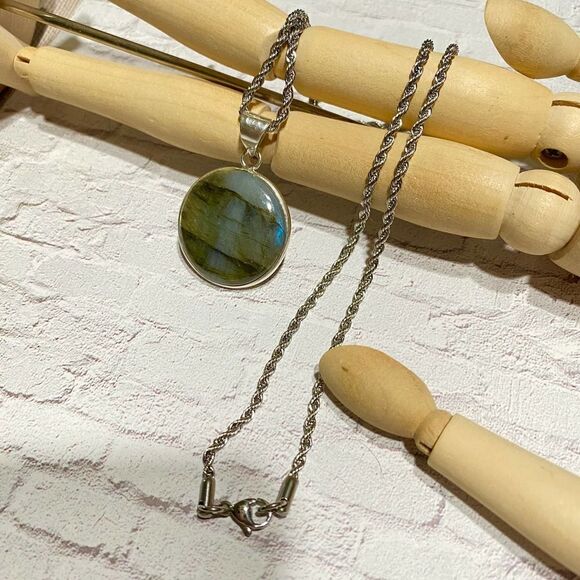 Labradorite Silver Pendant On Stainless Steel Rope Chain Boho - Picture 1 of 5